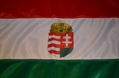 Magyar zászló, címerrel - 
